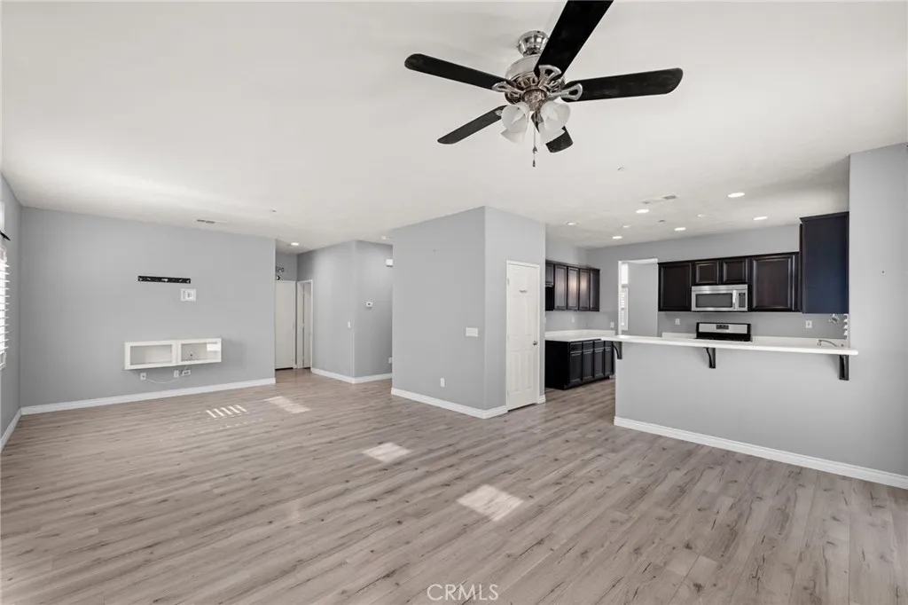 13011 Whispering Creek, Victorville, California 92395 home-pic-13