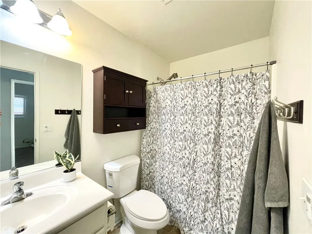 13011 Whispering Creek, Victorville, California 92395 home-pic-18