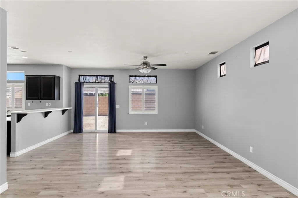 13011 Whispering Creek, Victorville, California 92395 home-pic-12