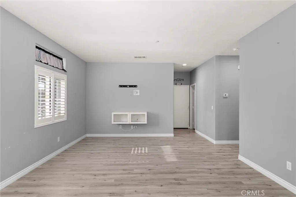 13011 Whispering Creek, Victorville, California 92395 home-pic-15