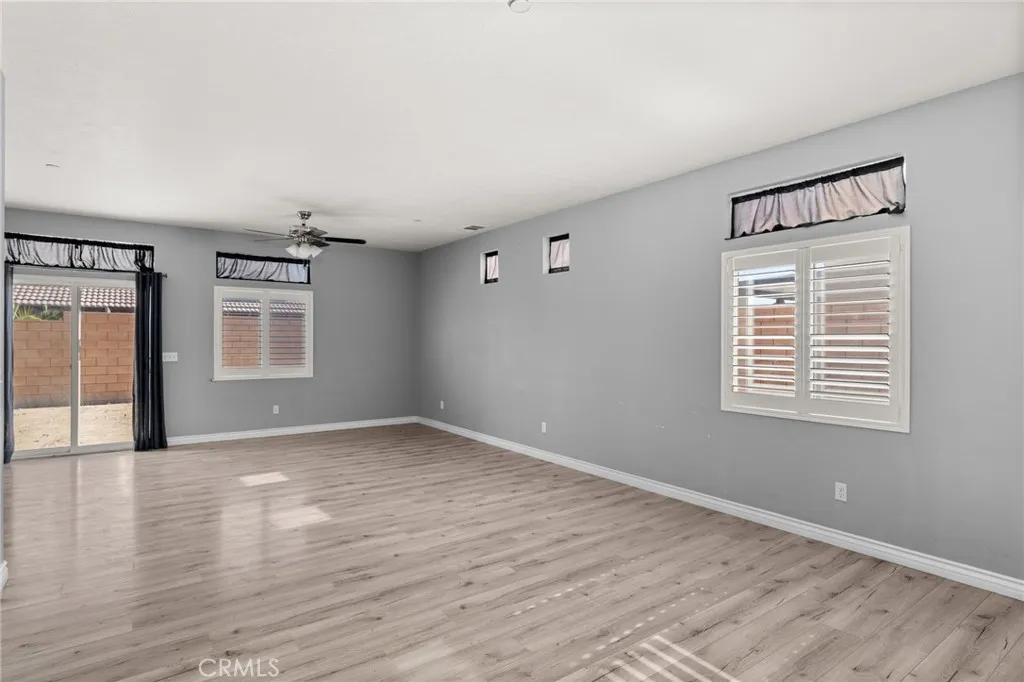 13011 Whispering Creek, Victorville, California 92395 home-pic-16
