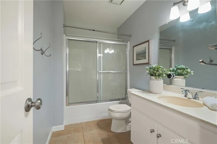 23542 Newhall Avenue 5, Newhall, California 91321