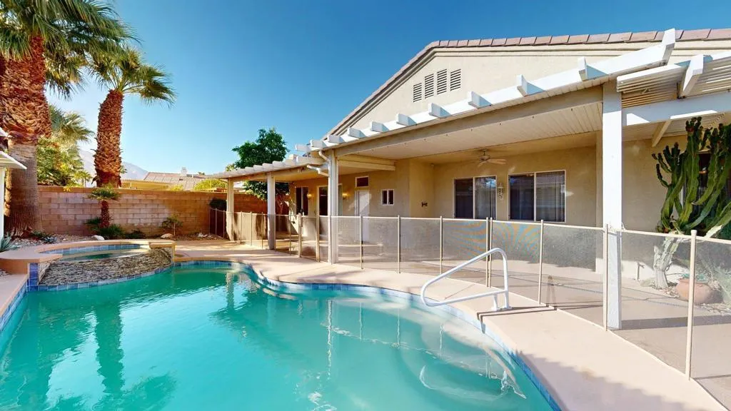 1123 E Circulo San Sorrento Road, Palm Springs, California 92262 home-pic-2