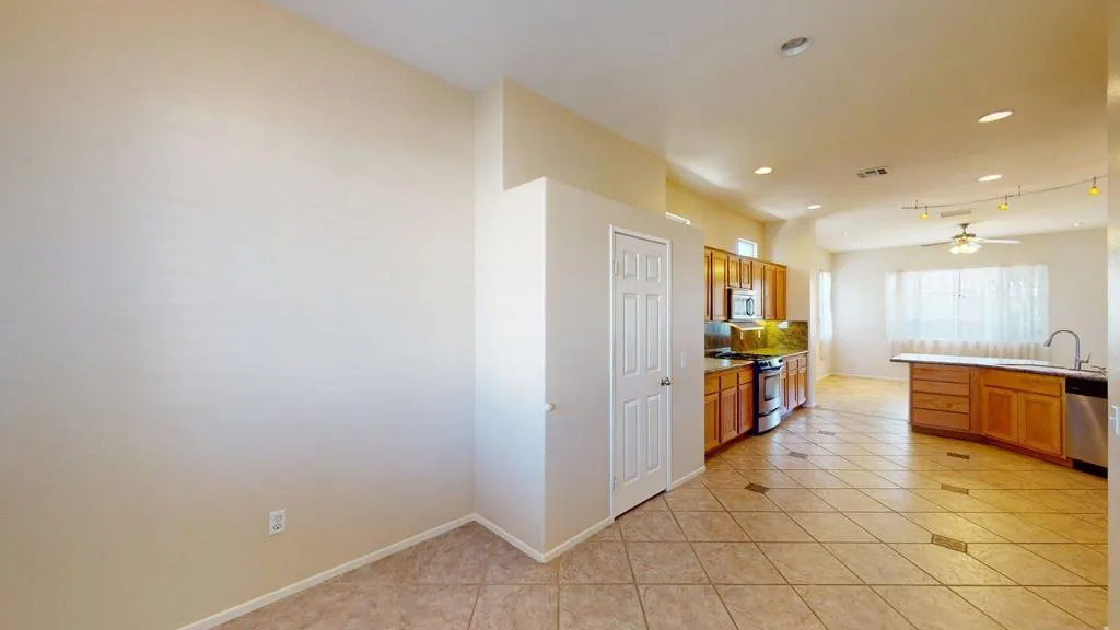 1123 E Circulo San Sorrento Road, Palm Springs, California 92262 home-pic-18