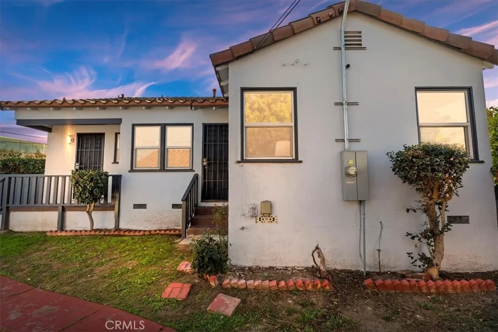 1905 W 115th, Los Angeles, California 90047 home-pic-1
