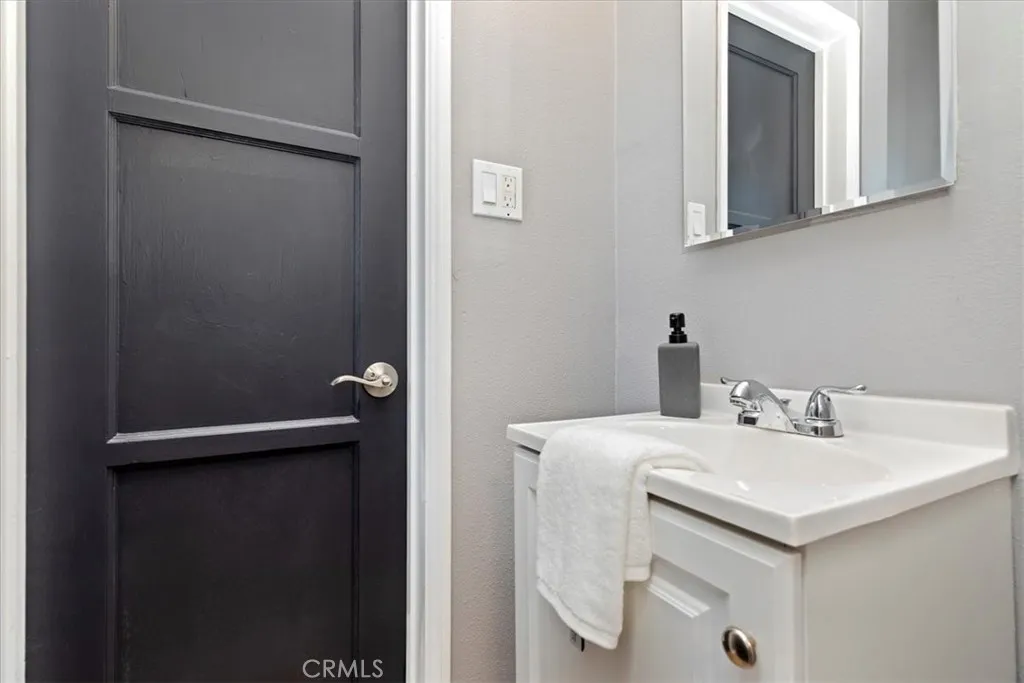 1905 W 115th, Los Angeles, California 90047 home-pic-21