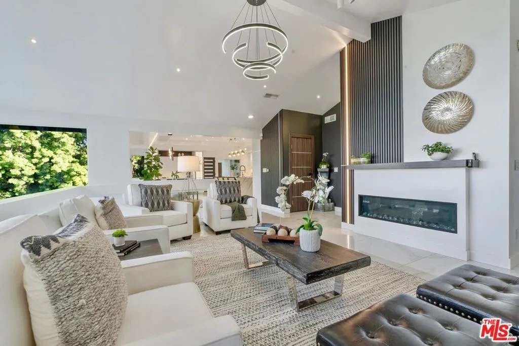 4854 Brewster Drive, Tarzana, California 91356 home-pic-16