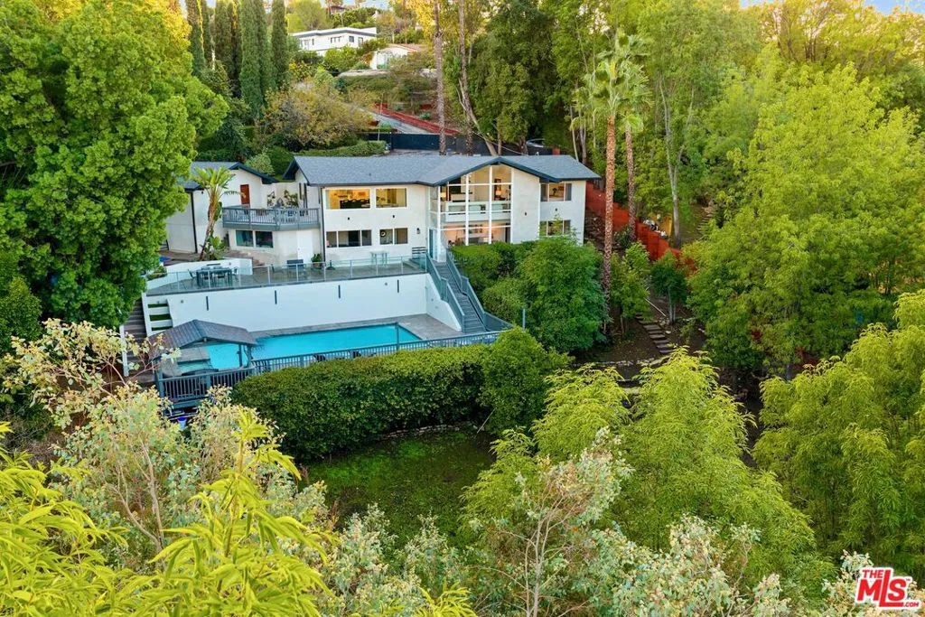 4854 Brewster Drive, Tarzana, California 91356 home-pic-3