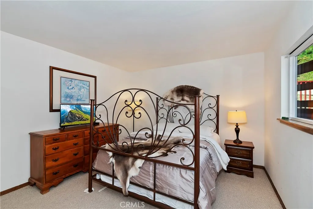 27721 St Bernard Lane, Lake Arrowhead, California 92352 home-pic-17