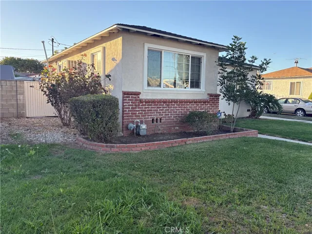 Small gate to backyard