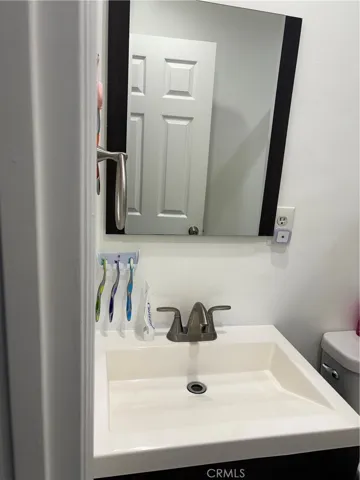 Bathroom sink