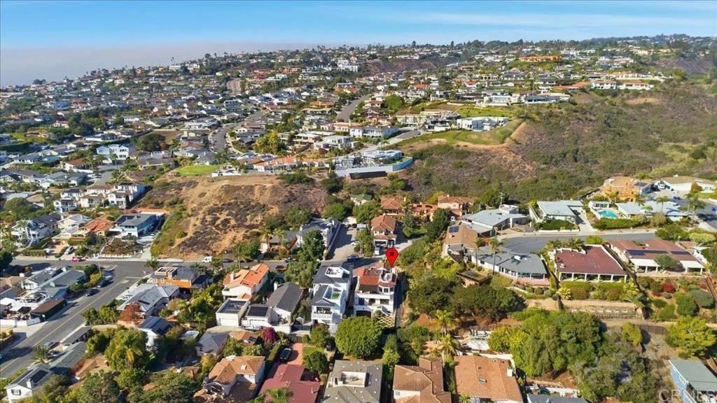 1045 Van Nuys Street, San Diego, California 92109 home-pic-58