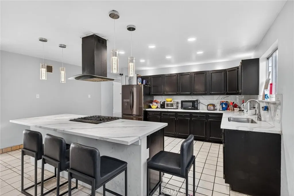 1139 E 82nd, Los Angeles, California 90001 home-pic-5