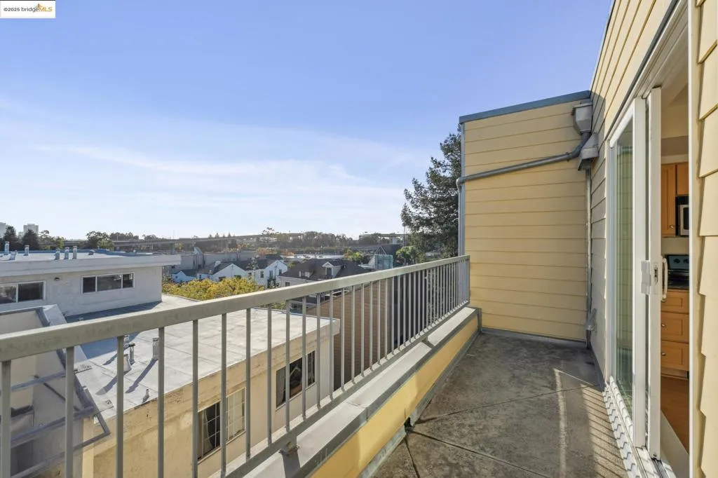 485 W Macarthur Blvd 407, Oakland, California 94609 home-pic-13