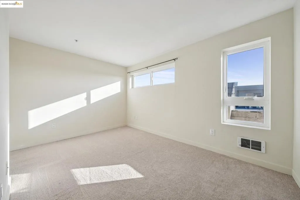 485 W Macarthur Blvd 407, Oakland, California 94609 home-pic-23
