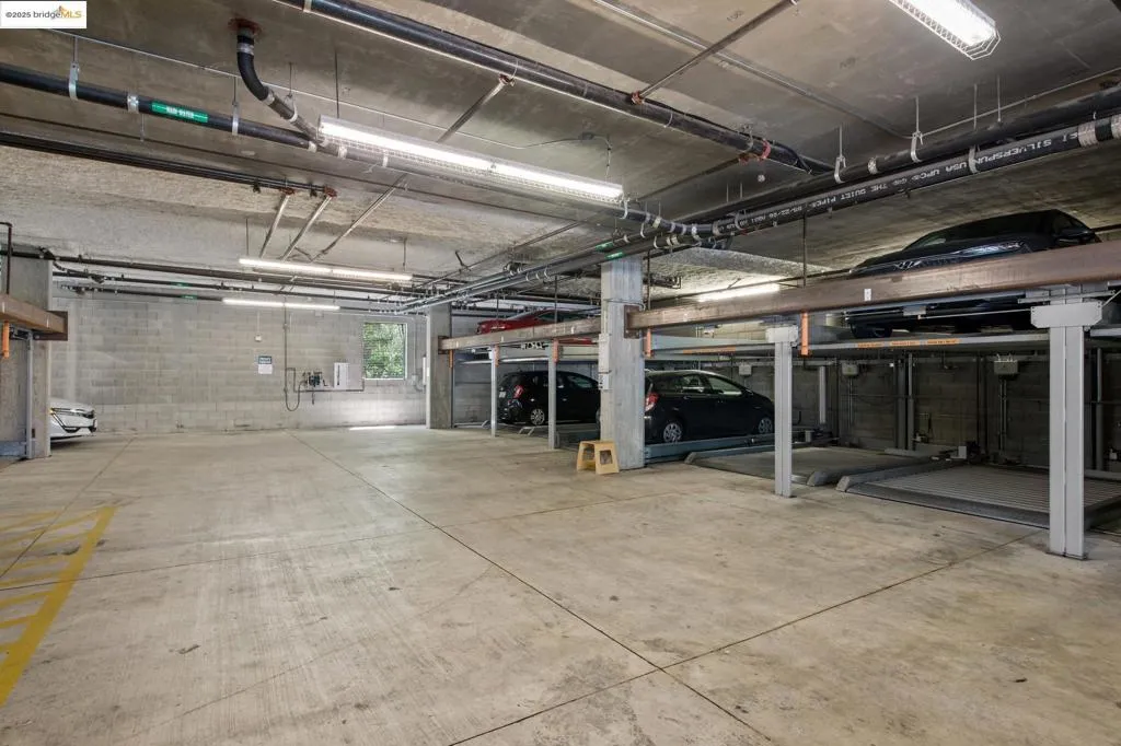 485 W Macarthur Blvd 407, Oakland, California 94609 home-pic-30