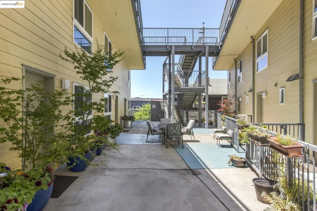 485 W Macarthur Blvd 407, Oakland, California 94609 home-pic-29