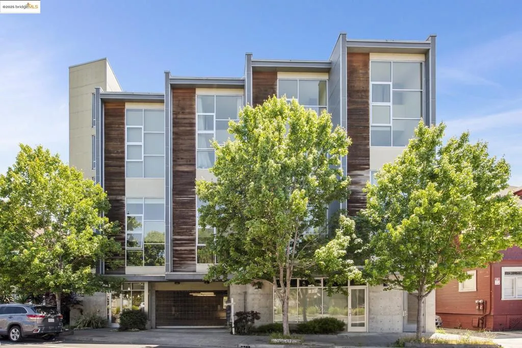 485 W Macarthur Blvd 407, Oakland, California 94609 home-pic-1