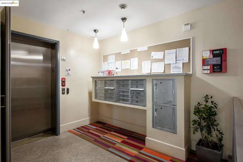 485 W Macarthur Blvd 407, Oakland, California 94609 home-pic-28