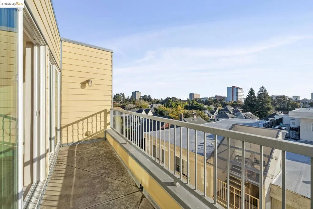 485 W Macarthur Blvd 407, Oakland, California 94609 home-pic-12