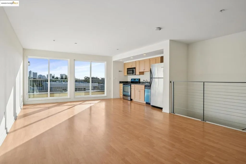 485 W Macarthur Blvd 407, Oakland, California 94609 home-pic-5