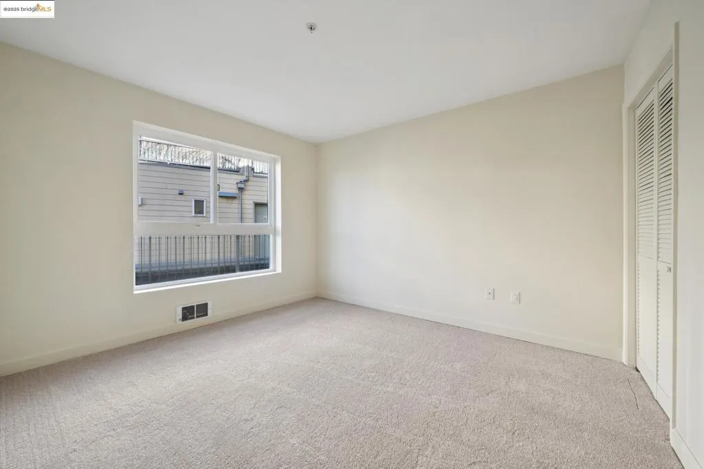 485 W Macarthur Blvd 407, Oakland, California 94609 home-pic-18