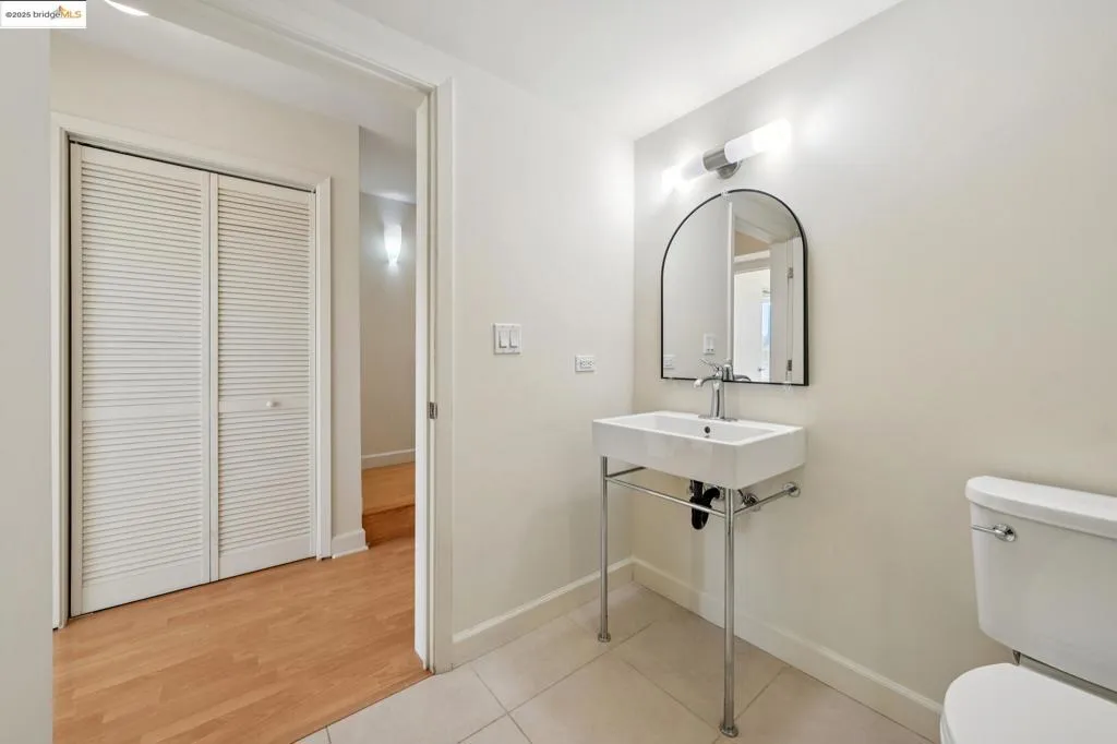 485 W Macarthur Blvd 407, Oakland, California 94609 home-pic-21