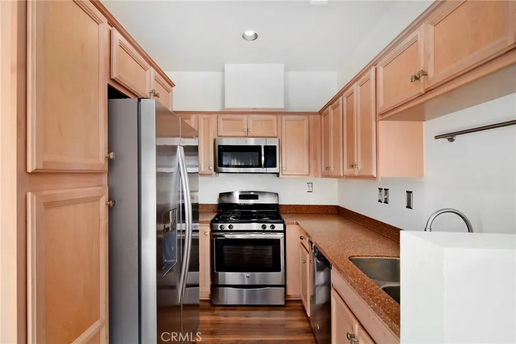26925 Hillsborough 96, Valencia, California 91354 home-pic-6