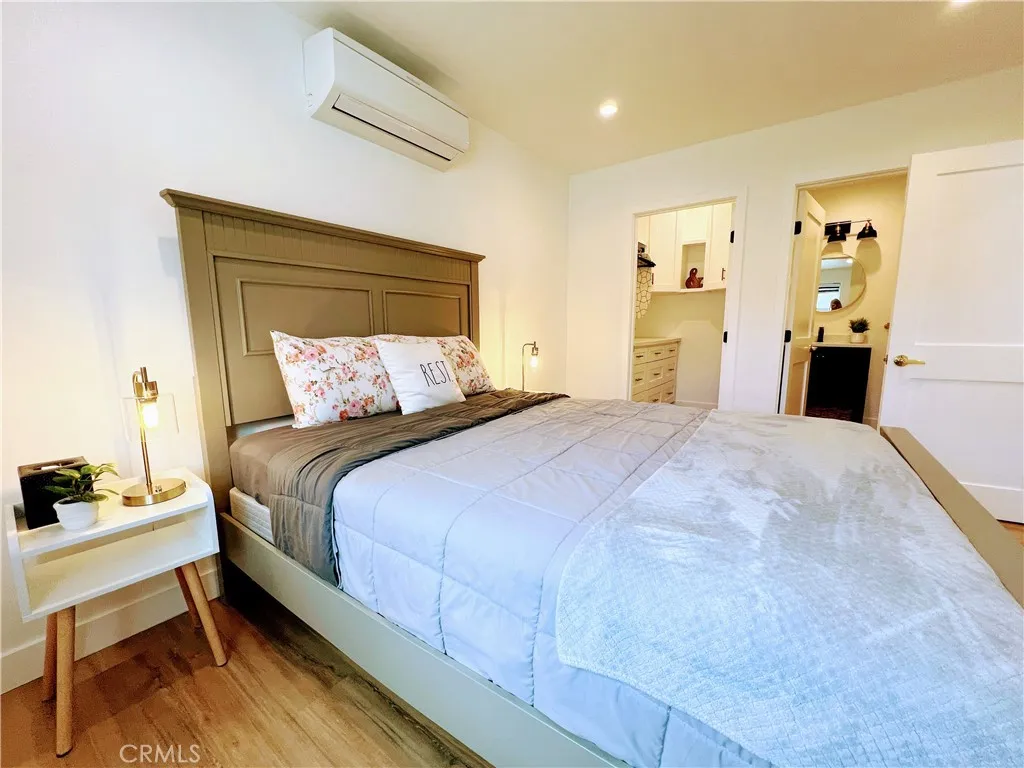 bedroom, bathroom, closet