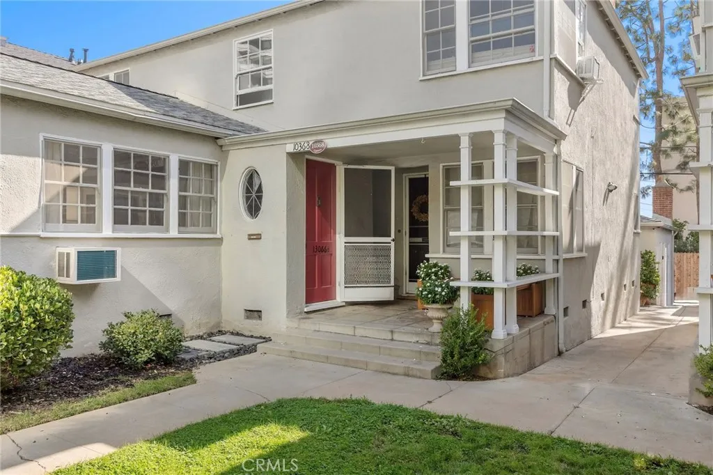 10366 Ashton Avenue, Los Angeles, California 90024 home-pic-1