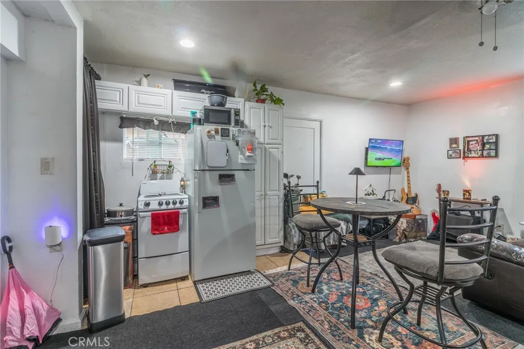 11814 Ramona, Chino, California 91710 home-pic-9