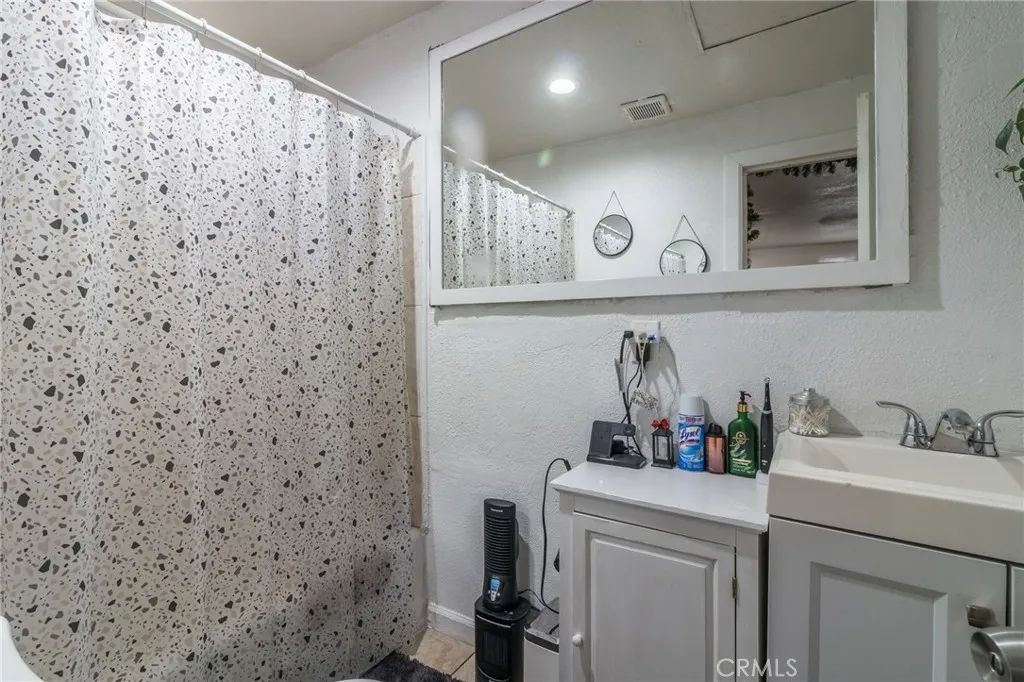 11814 Ramona, Chino, California 91710 home-pic-11