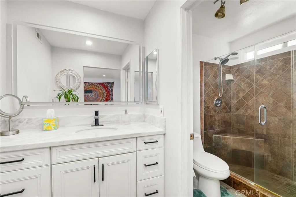 2625 W Cameron Court, Anaheim, California 92801 home-pic-11