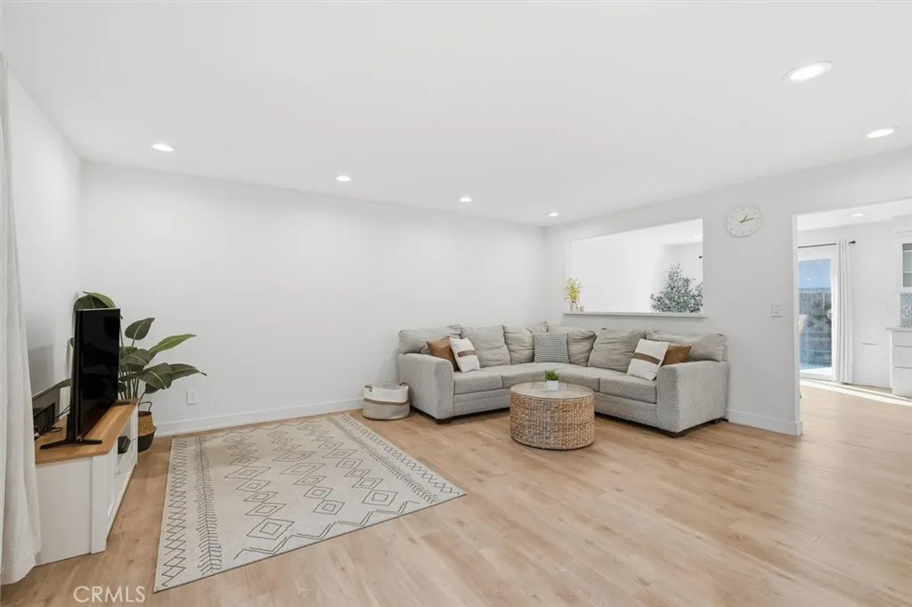 1335 W 139th Street 110, Gardena, California 90247 home-pic-1