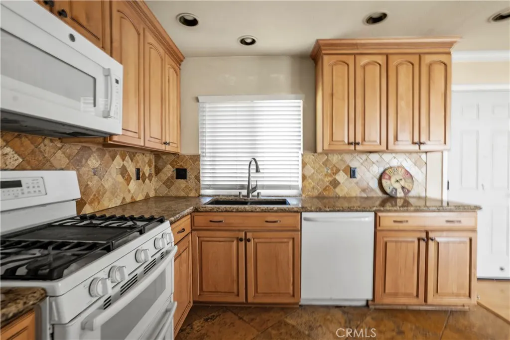 3955 Lecont Court, Simi Valley, California 93063 home-pic-8