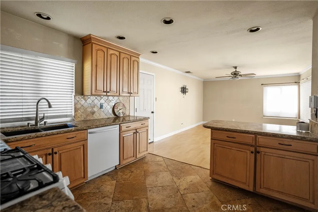 3955 Lecont Court, Simi Valley, California 93063 home-pic-39