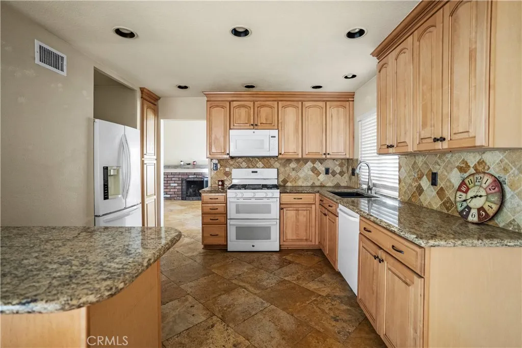 3955 Lecont Court, Simi Valley, California 93063 home-pic-37
