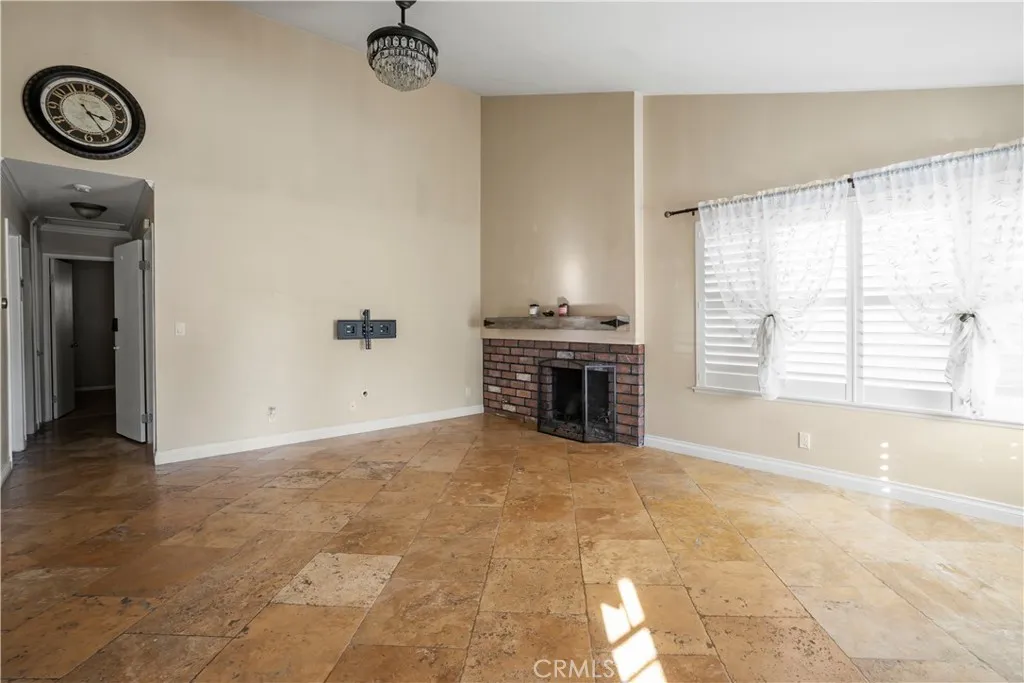 3955 Lecont Court, Simi Valley, California 93063 home-pic-4