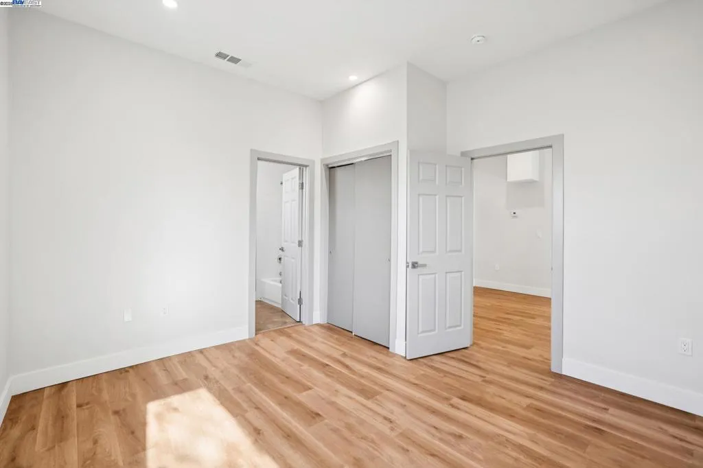 882 61st St, Oakland, California 94608 home-pic-20