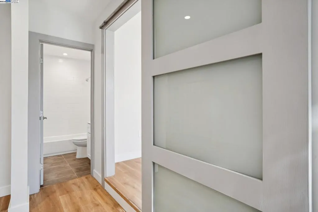 882 61st St, Oakland, California 94608 home-pic-11