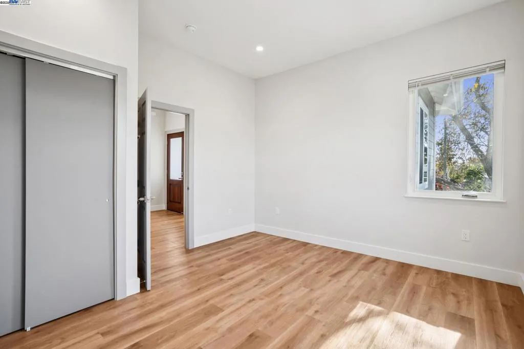 882 61st St, Oakland, California 94608 home-pic-21