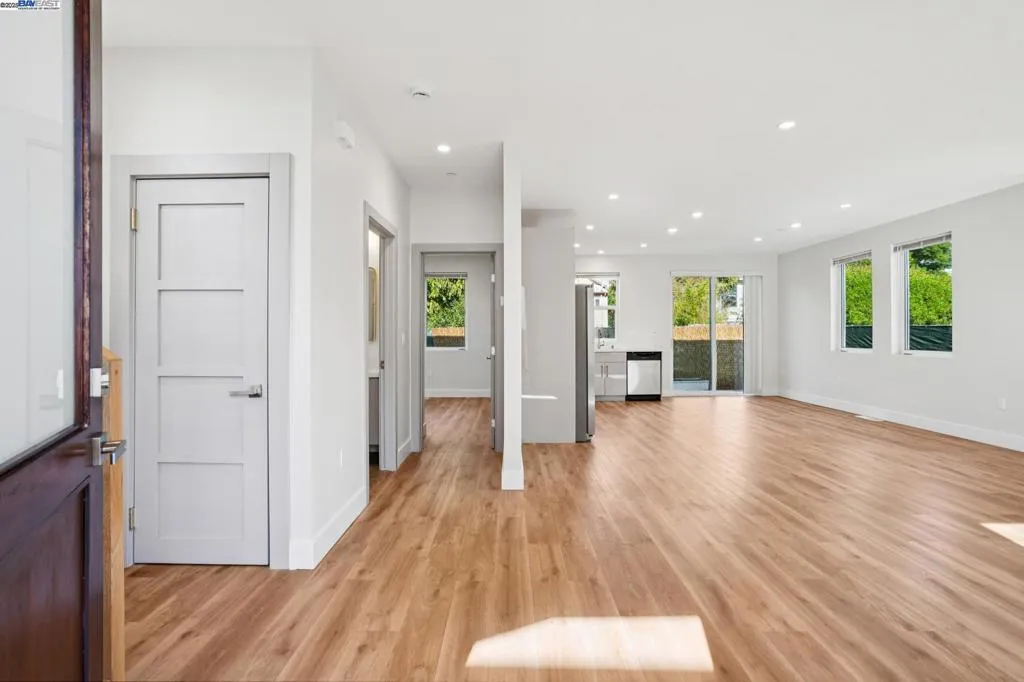 882 61st St, Oakland, California 94608 home-pic-28