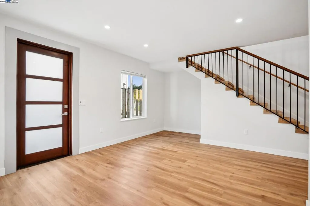 882 61st St, Oakland, California 94608 home-pic-7