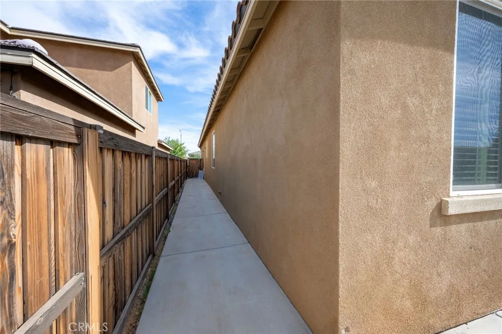 9236 Rainsong Avenue, Hesperia, California 92344 home-pic-56