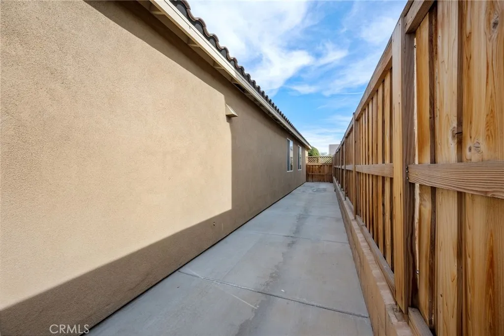 9236 Rainsong Avenue, Hesperia, California 92344 home-pic-57