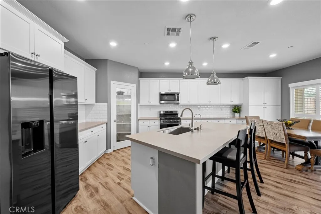 9236 Rainsong Avenue, Hesperia, California 92344 home-pic-13