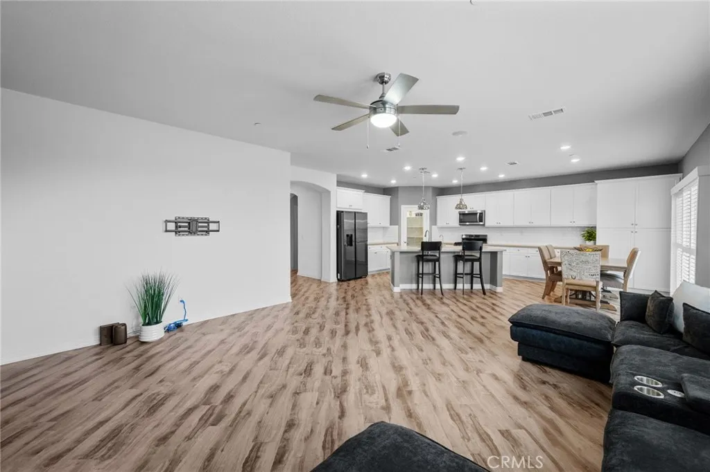 9236 Rainsong Avenue, Hesperia, California 92344 home-pic-24