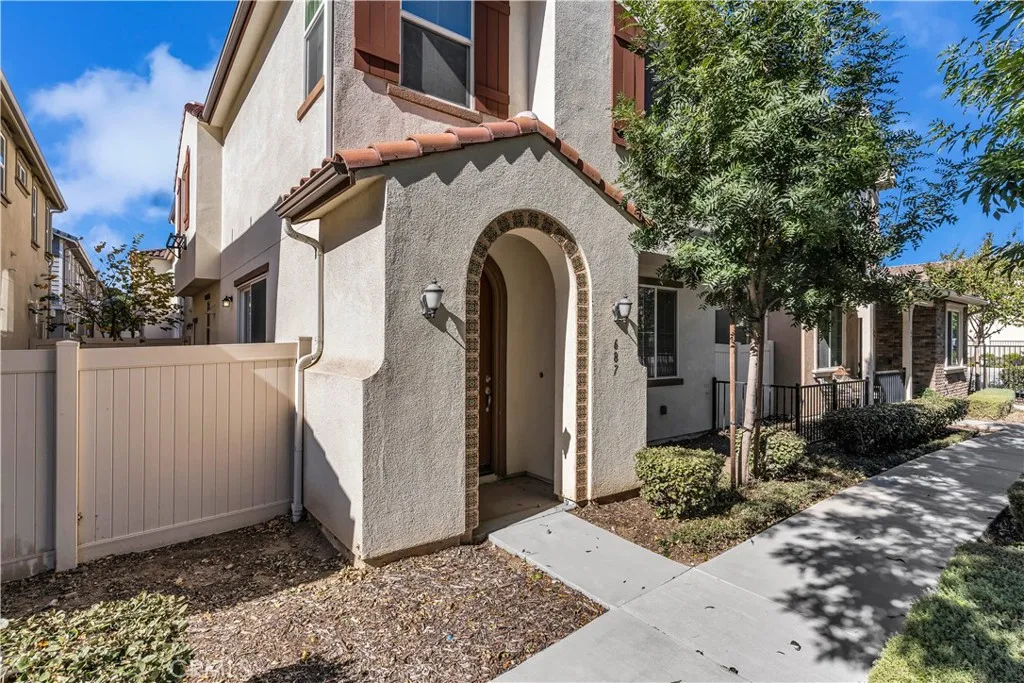 687 S Fillmore, Rialto, California 92376 home-pic-1