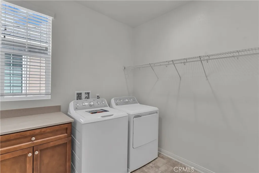 687 S Fillmore, Rialto, California 92376 home-pic-37