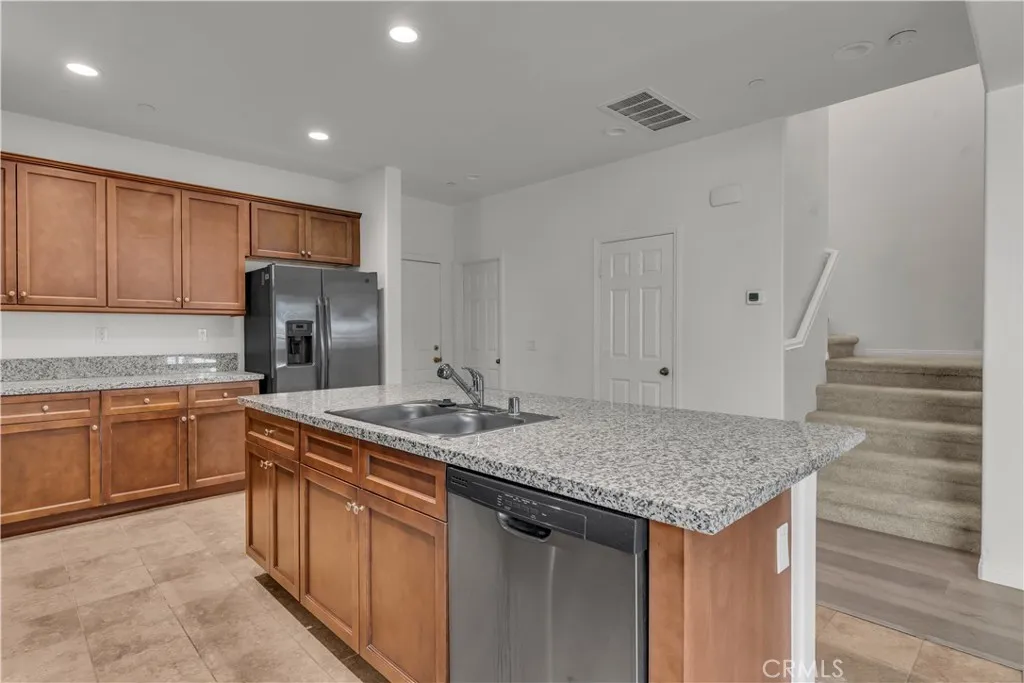 687 S Fillmore, Rialto, California 92376 home-pic-19
